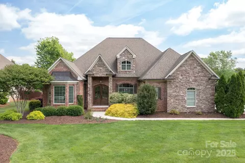 120 Grasslands Ct, Advance, NC 27006