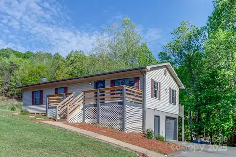 54 Mcintosh Ln, Candler, NC 28715