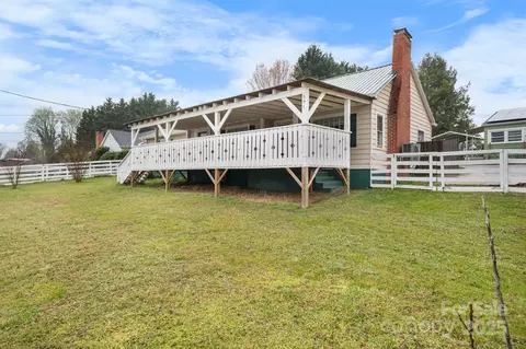 Exterior - 591 E Oak St, Marion, NC 28752 photo 3 of 13