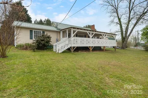 591 E Oak St, Marion, NC 28752