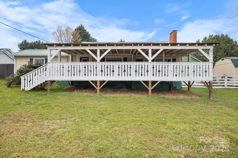 Exterior - 591 E Oak St, Marion, NC 28752 photo 2 of 13