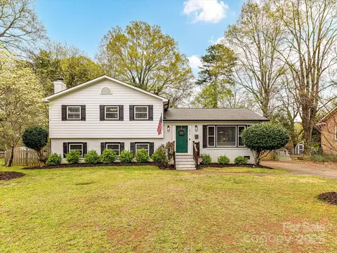 2816 Eastport Rd, Charlotte, NC 28205
