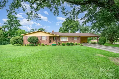 812 Clinton Ave, Lancaster, SC 29720