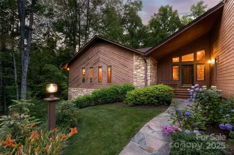 461 Sugar Hollow Rd, Fairview, NC 28730