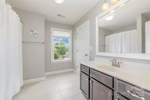 Bath - 2041 Topaz Plz, Davidson, NC 28036 photo 4 of 4