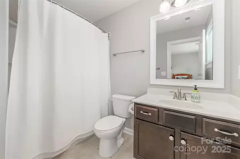 Bath - 2041 Topaz Plz, Davidson, NC 28036 photo 3 of 4