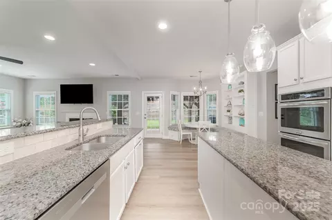 Entry Way - 2041 Topaz Plz, Davidson, NC 28036 photo 2 of 2