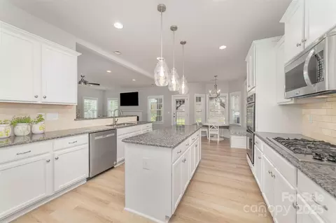 Kitchen - 2041 Topaz Plz, Davidson, NC 28036 photo 3 of 4