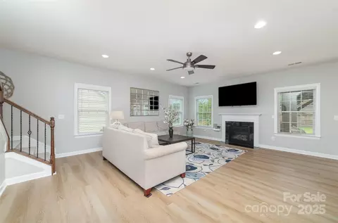 Living - 2041 Topaz Plz, Davidson, NC 28036 photo 2 of 8