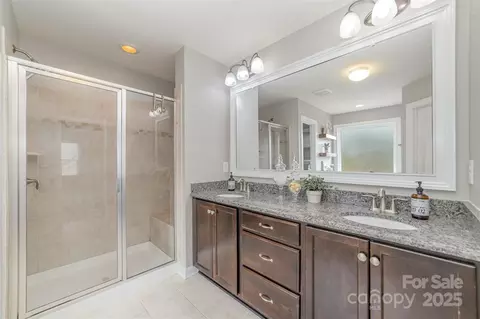 Bath - 2041 Topaz Plz, Davidson, NC 28036 photo 2 of 4