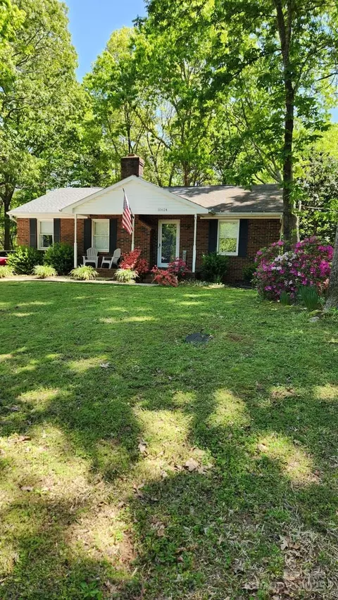 10624 Wood Meadow Dr, Charlotte, NC 28227