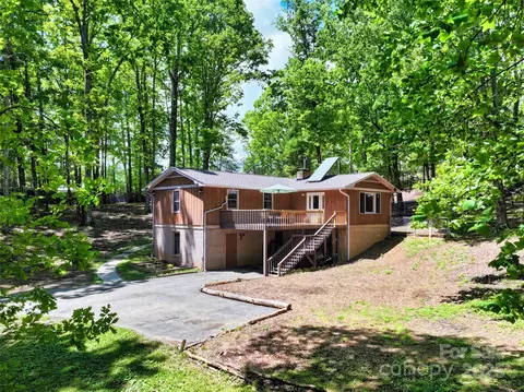 106 Gordon Dr, Flat Rock, NC 28731