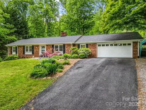 111 Rusty Ln, Hendersonville, NC 28791