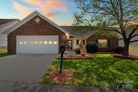 202 Pond View Dr, Salisbury, NC 28147