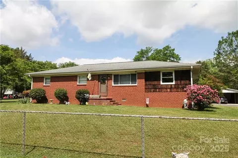 562 Cedar Dr, Lexington, NC 27292
