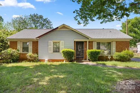 728 Dedmon Dr, Charlotte, NC 28216