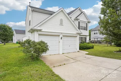 3038 Old Ironside Dr, Charlotte, NC 28213