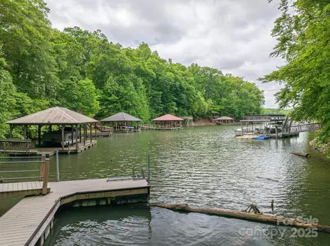 204 S Harbor Watch 40 Dr #40, Statesville, NC 28677