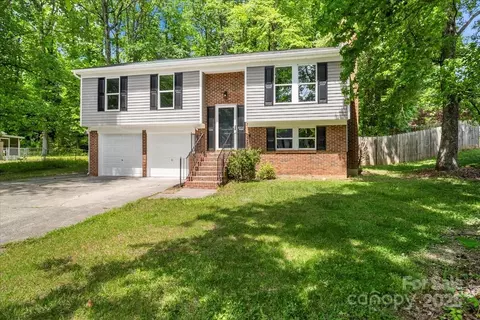 6839 Wagon Oak Rd, Charlotte, NC 28212