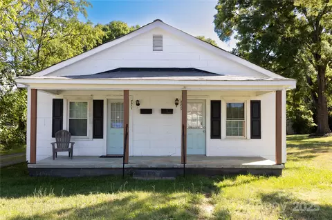 769 E Iredell Ave, Mooresville, NC 28115