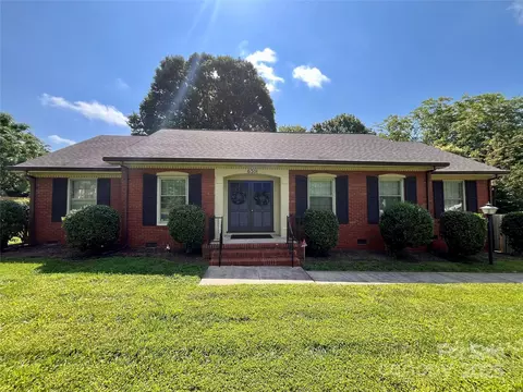 6301 Cherrycrest Ln, Charlotte, NC 28217