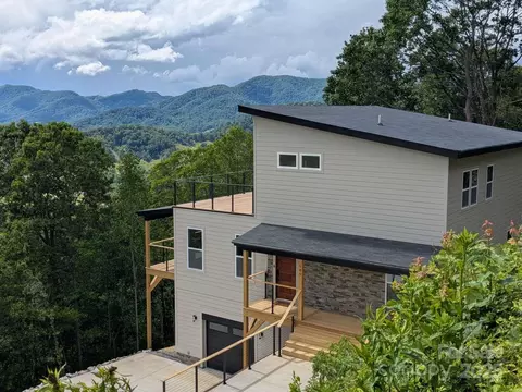 689 Blake Dr, Canton, NC 28716