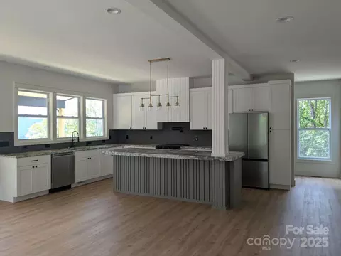 689 Blake Dr, Canton, NC 28716 photo 7