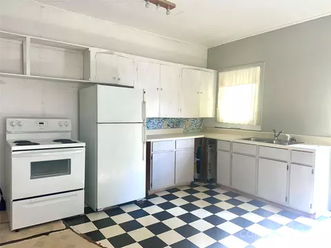 175 Spring St, Marion, NC 28752 photo 9