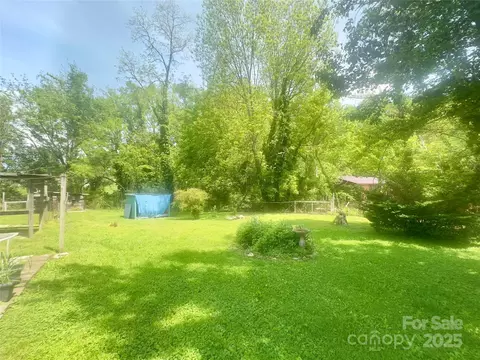 175 Spring St, Marion, NC 28752 photo 2