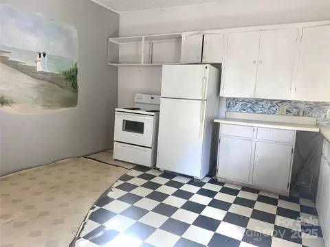 175 Spring St, Marion, NC 28752 photo 10