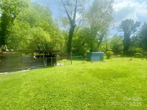 175 Spring St, Marion, NC 28752 photo 6