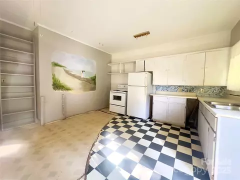 175 Spring St, Marion, NC 28752 photo 7