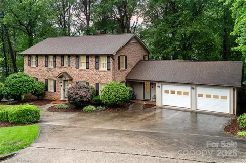 104 Linden St, Morganton, NC 28655