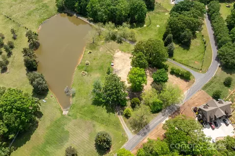 8805 Wingard Dr, Waxhaw, NC 28173