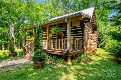 482 Pheasant St, Lake Lure, NC 28746
