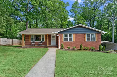 2113 Woodlawn St, Kannapolis, NC 28083