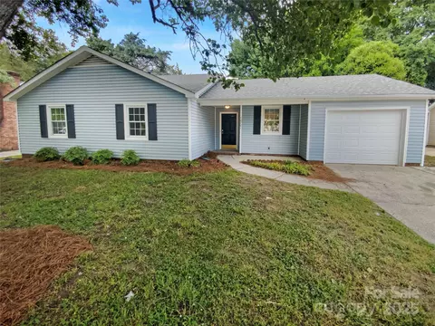 10701 Copper Field Dr, Pineville, NC 28134