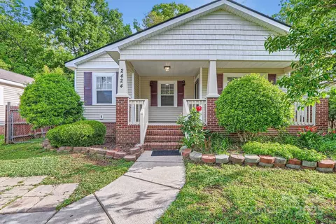 2424 Pitts Dr, Charlotte, NC 28216