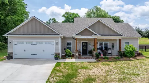 4949 Southview Dr, Hickory, NC 28602