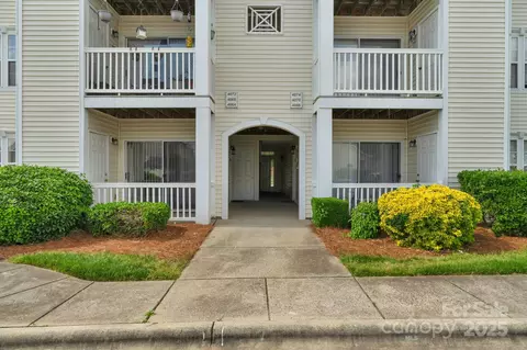 4072 Town Center Rd, Harrisburg, NC 28075