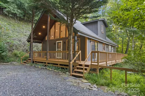 220 Settlers Ridge Rd, Burnsville, NC 28714