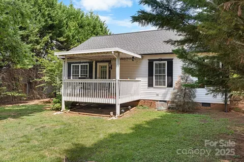 Exterior - 103 Pine Meadows Cir, Hickory, NC 28601 photo 7 of 7