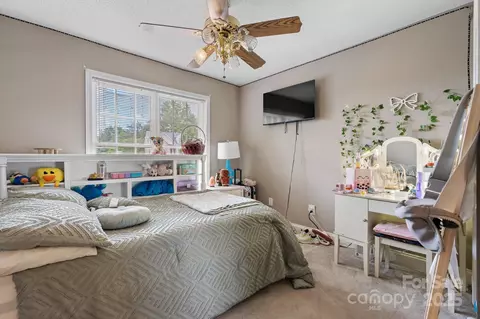 Bedroom - 103 Pine Meadows Cir, Hickory, NC 28601 photo 3 of 4