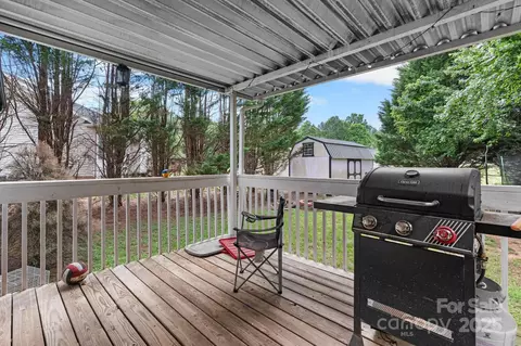 Exterior - 103 Pine Meadows Cir, Hickory, NC 28601 photo 3 of 7