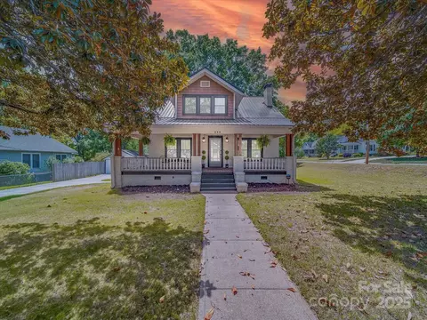 232 W Wilson Ave, Mooresville, NC 28115
