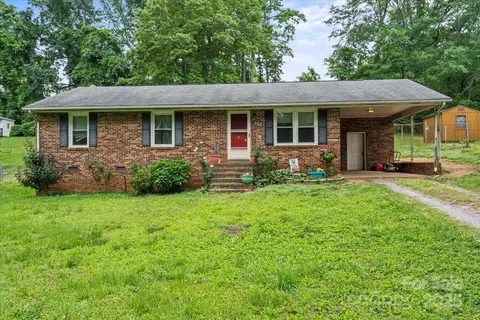 205 Pinehurst Dr, Kings Mountain, NC 28086