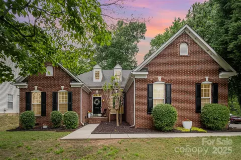 10011 Spring Park Dr, Charlotte, NC 28269
