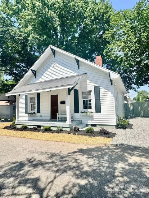 229 W Gray Ave, Mooresville, NC 28115