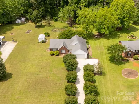 819 Riddle Mill Rd, Clover, SC 29710