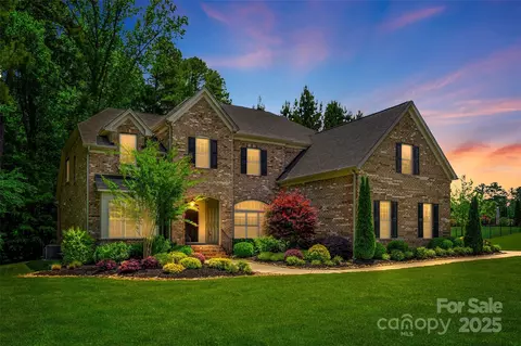 801 Hidden Pond Ln, Waxhaw, NC 28173